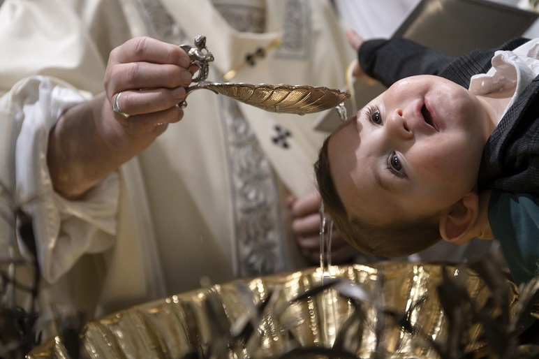 Overeenstemming grens Beurs Vaticaan: 'Doopsel met gewijzigde doopformule ongeldig' - Katholiek  Nieuwsblad