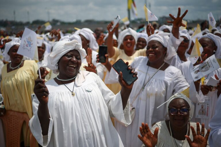 2026 04 17T104510Z 252687938 RC2XQKAGWEVL RTRMADP 3 POPE AFRICA CAMEROON DOUALA