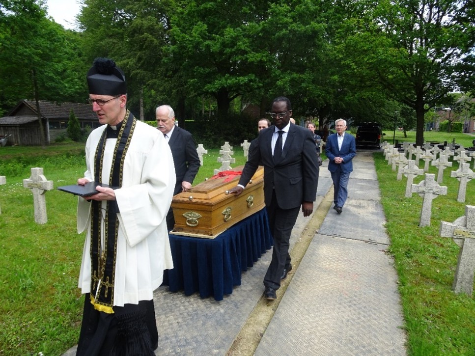‘Een geruisloze doorzetter’: frater Andreas herbegraven in Vught