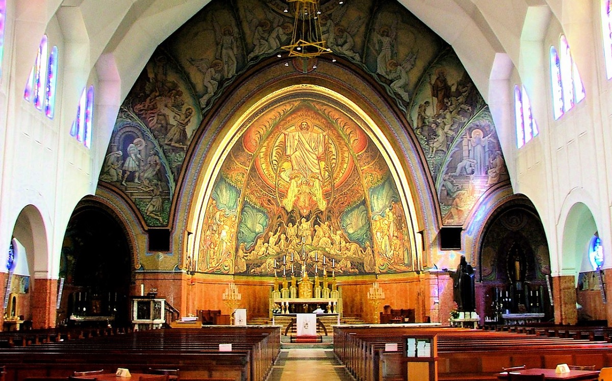 De mooiste kerk van Nederland? Volgens Trouw is dat de Antonius Abtkerk in Scheveningen